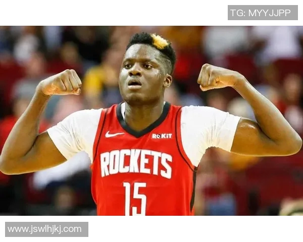 克林特卡佩拉：从新秀到明星中锋的成长之路与篮球智慧分享