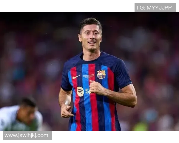 莱万带领球队再创辉煌赛季表现引发球迷热议与期待 莱万带领球队再创辉煌赛季表现引发球迷热议与期待